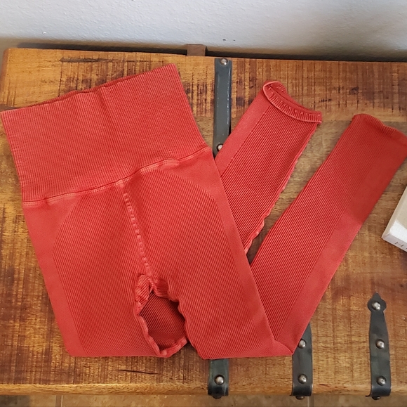 ❤ Free People Ultra High Rise Happiness Runs Leggings ❤ - Picture 10 of 16